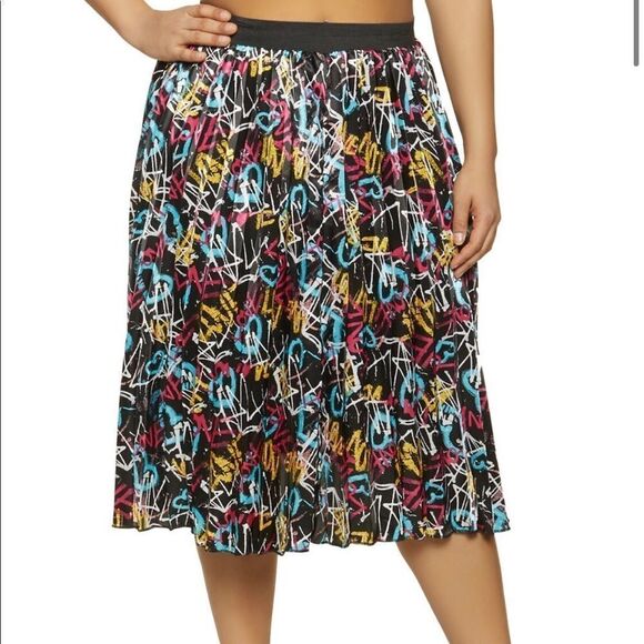 Plus size graffiti skirt - Picture 1 of 3